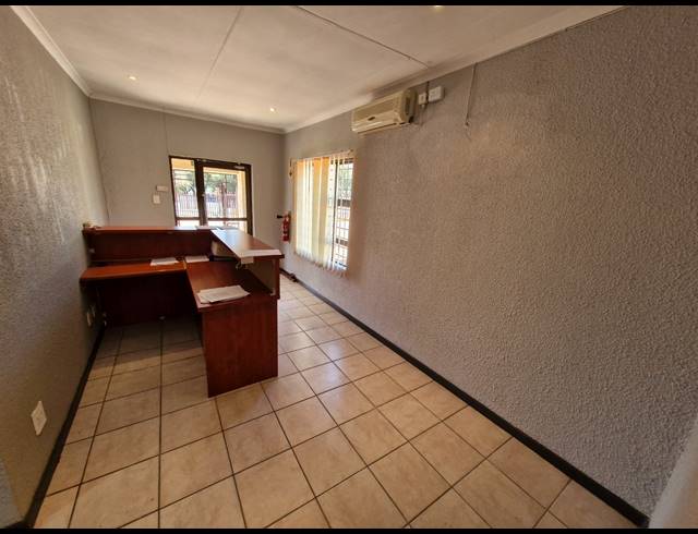100M² OFFICE TO LET IN FARRAR PARK